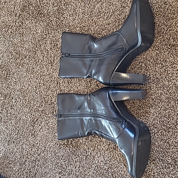 Black Heel Dress Boots 9 - Picture 6 of 11